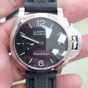 收購Panerai錶